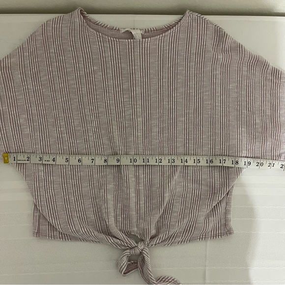 Caution To The Wind Lavender and White Striped Tie-Front Women’s Top Size Small - Picture 7 of 11